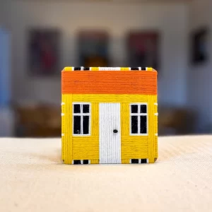 Gult viklehus med orange tag