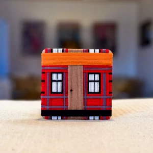 Mønstret viklehus med orange tag